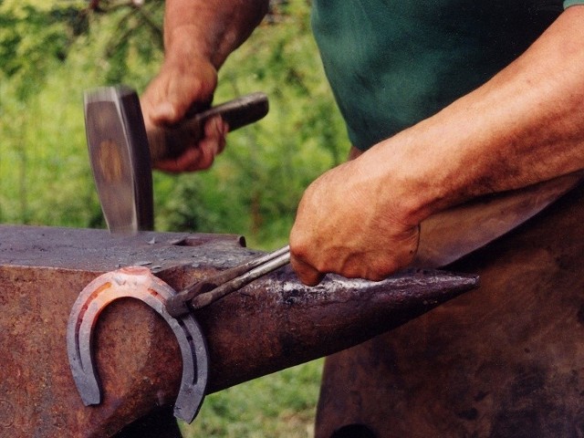 Przez cały weekend w Lędowie koło Ustki kowale amatorzy będą  ćwiczyć się w tradycyjnych technikach obróbki metali.