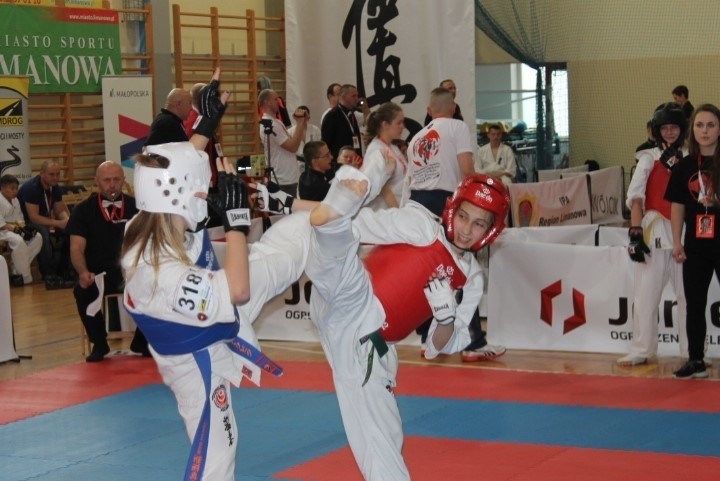 Sukcesy młodych niepołomickich karateków w Limanowej