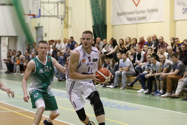 Bartosz Koszela nie dokończył meczu z powodu kontuzji kolana.