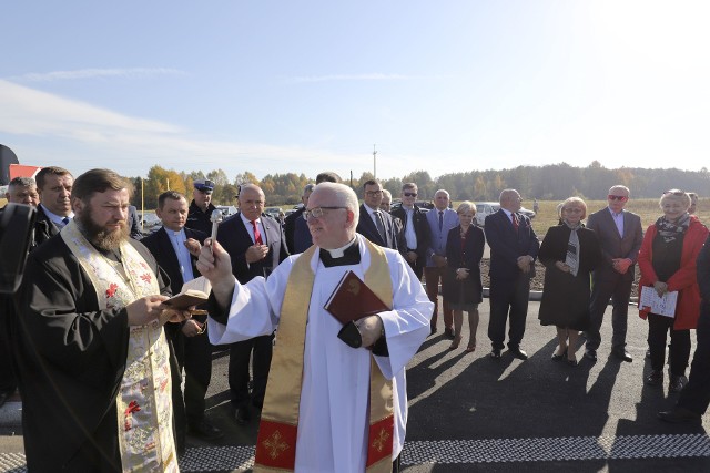 W środę z udziałem polityków uroczyście poświęcono i otwarto obwodnicę Księżyna.