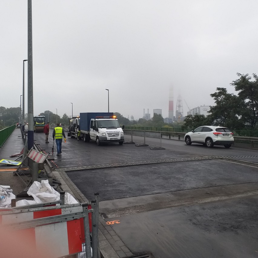 Remont krakowskiego mostu nie zakończył się w terminie. Kierowcy tkwią w gigantycznych korkach