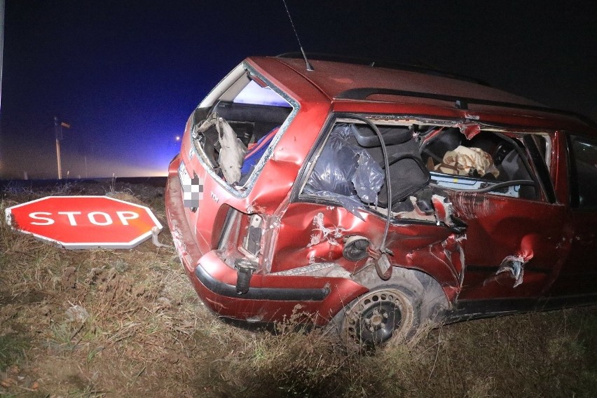 Wypadek Ukraińca na przejeździe kolejowym. Wjechał pod lokomotywę w pobliżu Wrocławia (ZDJĘCIA)