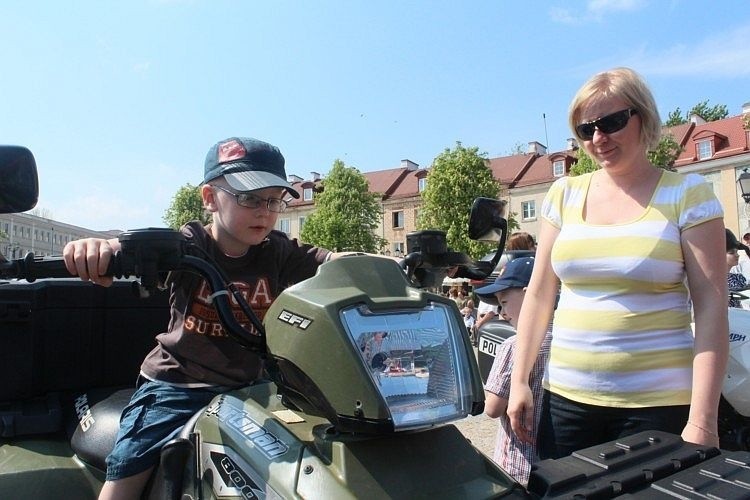 W terenie quad może być znacznym ułatwieniem w ściganiu...