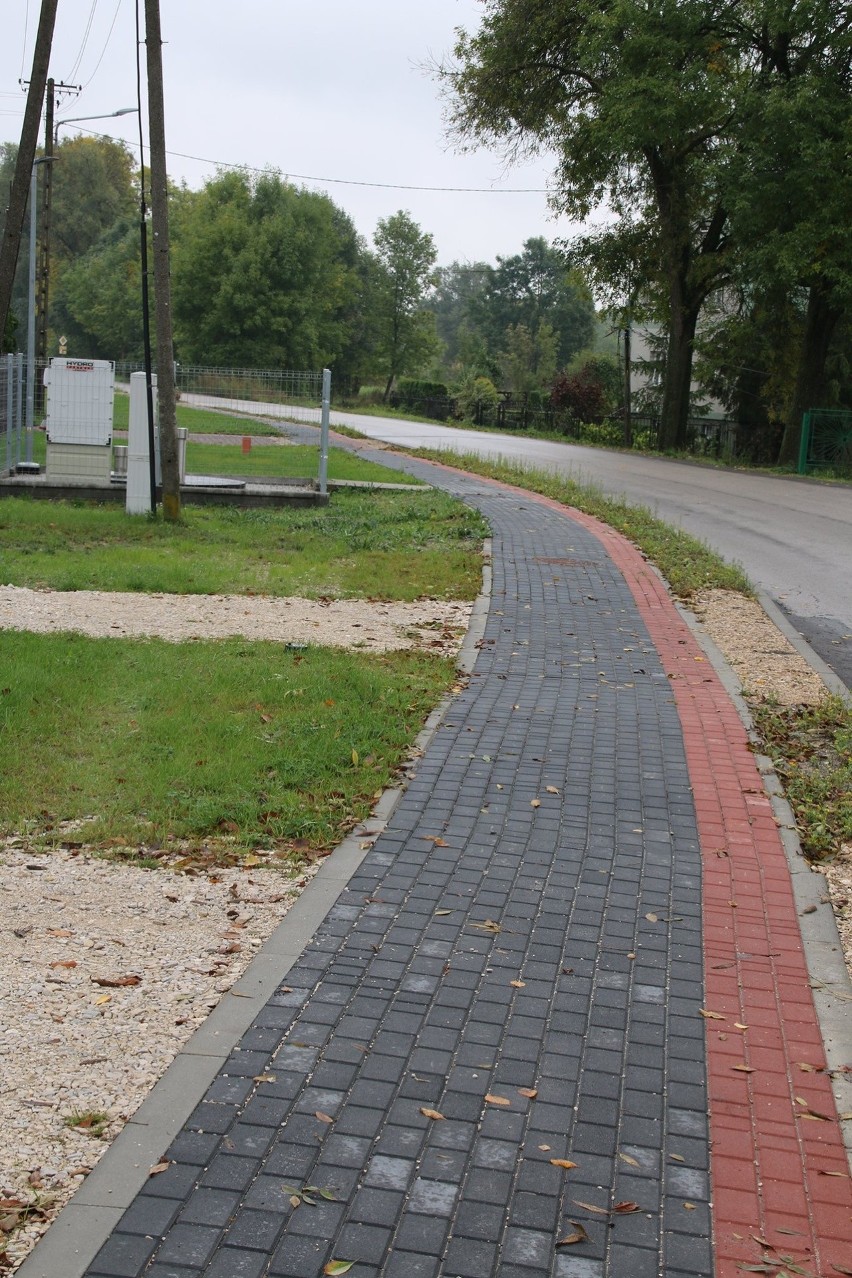 W gminie Wodzisław i Sędziszów zbudowano nowe chodniki....