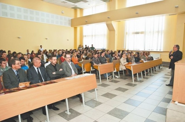 Wczoraj na Wydziale Zarządzania Politechniki Białostockiej w spotkaniu uczestniczyło ok. 200 studentów