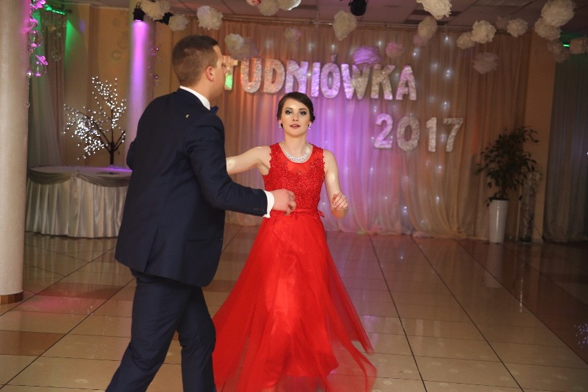 Studniówka 2017 II SLO im. Halika w Ostrołęce [ZDJĘCIA+WIDEO]