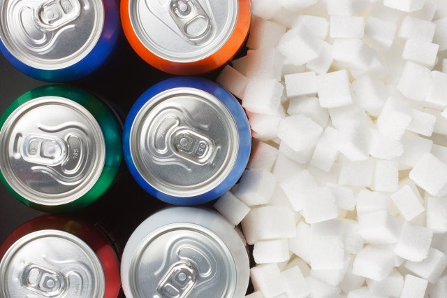 W 2021 roku z powodu opłaty cukrowej do budżetu państwa wpłynęło dodatkowe 1,42 mld zł, a spożycie opodatkowanych napojów spadło o 30%.