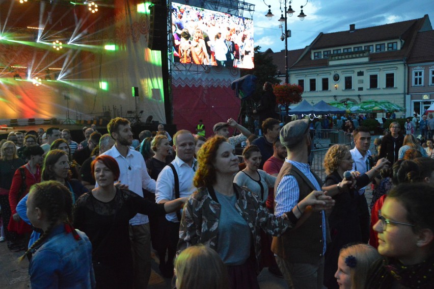 Myślenice. Publiczność wstała w krzeseł. Tak tańczono na Rynku!