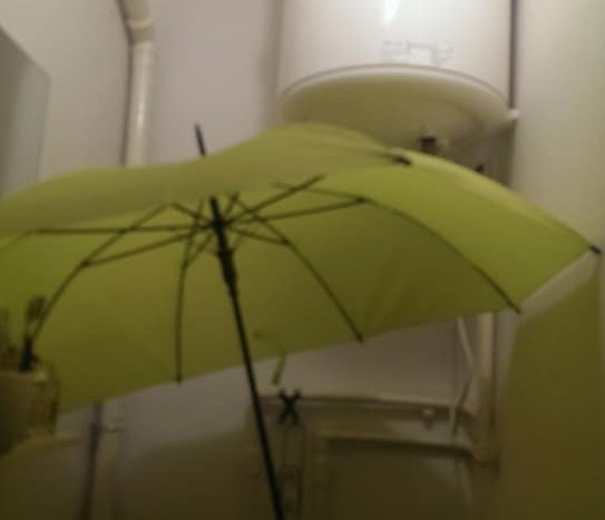 Jak szłam do toalety, to z parasolem, bo tak padało z sufitu - opowiada bydgoszczanka