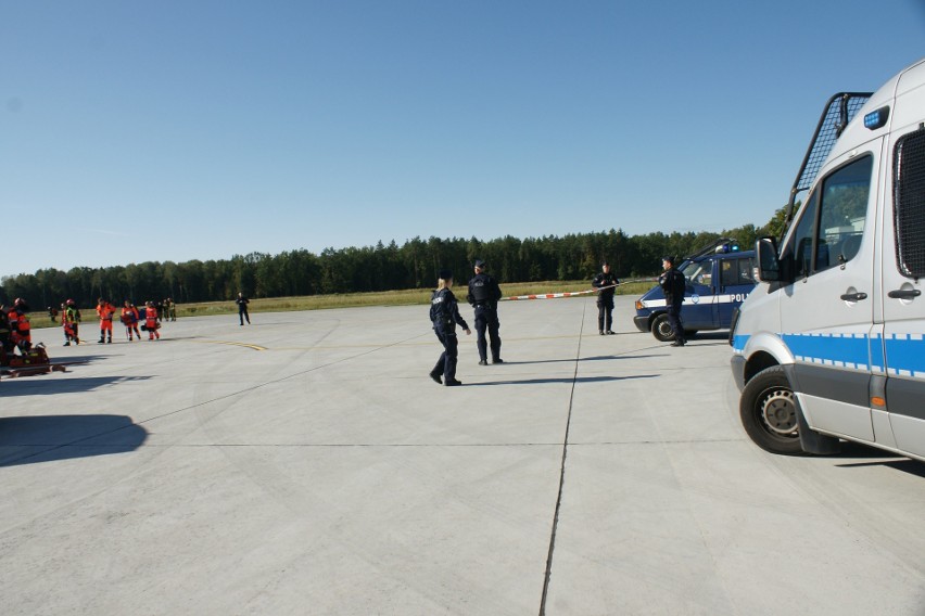 Białystok. Ćwiczenia na lotnisku Krywlany. Służby ćwiczyły na wypadek katastrofy lotniczej [ZDJĘCIA]
