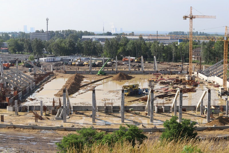 Tak dziś wygląda budowa stadionu sportowego i hali w rejonie...