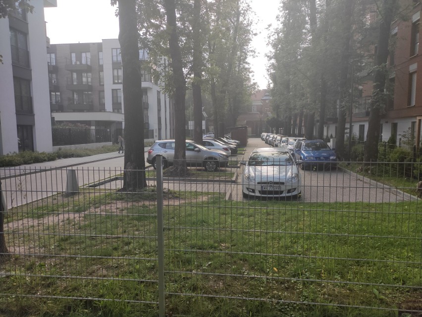 Kraków. Droga pod oknami mieszkańców, w miejsce drzew i parkingu. Protestujący piszą do prezydenta Majchrowskiego