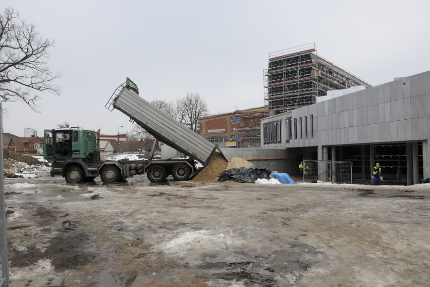 Prace przy budowie Muzeum Pamięci Sybiru idą pełną parą. Dużo betonu i szkła [ZDJĘCIA]