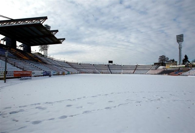 Nowe krzesełka na stadionie Pogoni