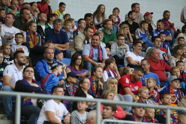 Piast Gliwice grał dziś z Koroną Kielce. Mecz oglądało na stadionie 4879 widzów.