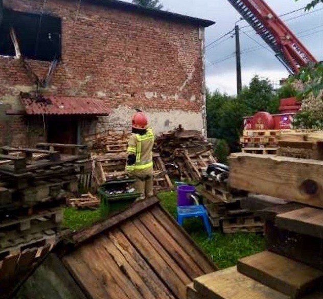 Pożar w budynku mieszkalnym w Orzeszu. Troje mieszkańców nie żyje.