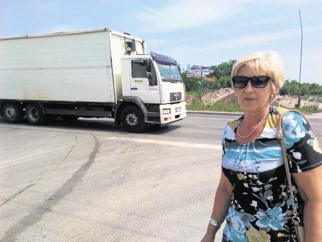 W Brzesku na skrzyżowaniu przy ul. Solskiego zginął 88-letni kierowca daewoo tico. Agnieszka Bożek mieszkająca w pobliżu twierdzi, że jest to niebezpieczne miejsce, bo drzewa zasłaniają wyjazd.