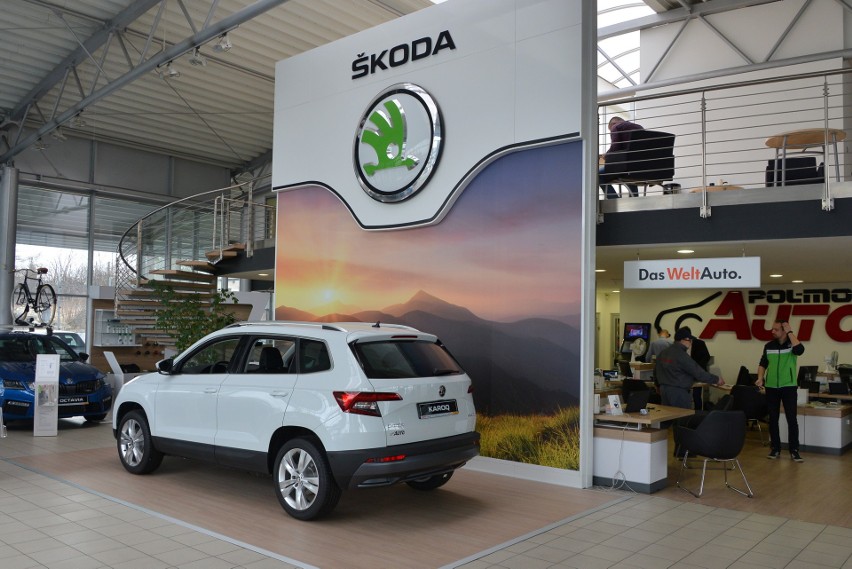 Drugi SUV czeskiego producenta ładny i wygodny. Skoda Karoq na dłuższe trasy i do poruszania się po mieście