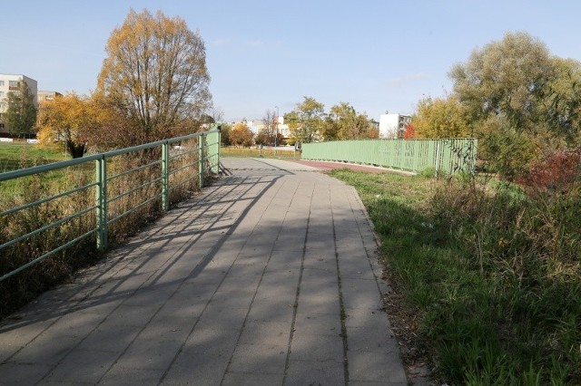 Ul. Chrobrego ma być przedłużona od ul. Piastowskiej do Gospodarskiej. Teraz jest tu tylko kładka dla pieszych czy rowerzystów.