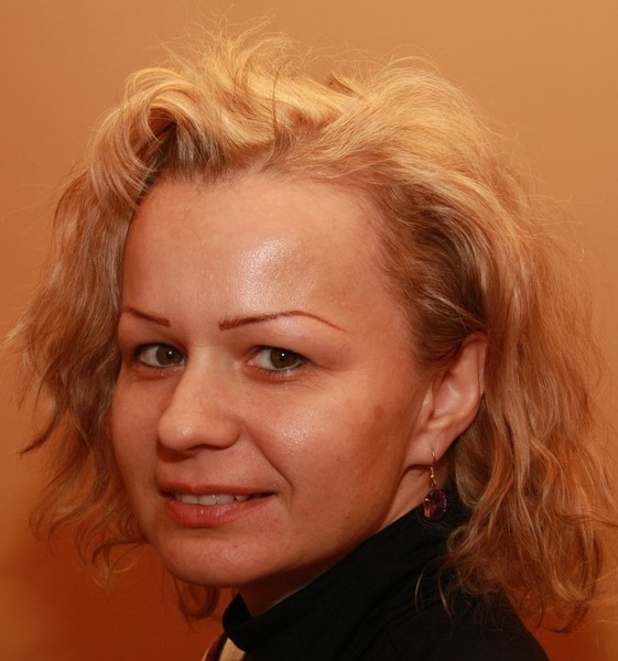 Agnieszka Jamrowska ma 41. Mieszka w Skwierzynie. Jest mężatką, ma 16-letnią córkę.