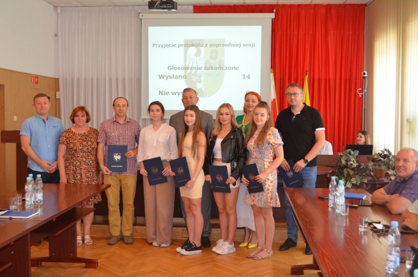 Stypendia starosty makowskiego za wybitne osiągnięcia naukowe i sportowe. 30.06.2022