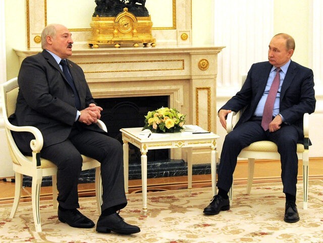 Prezydent Białorusi uważa, że jego kraj i tak jest „wrzucany do jednego koszyka z Rosją”.