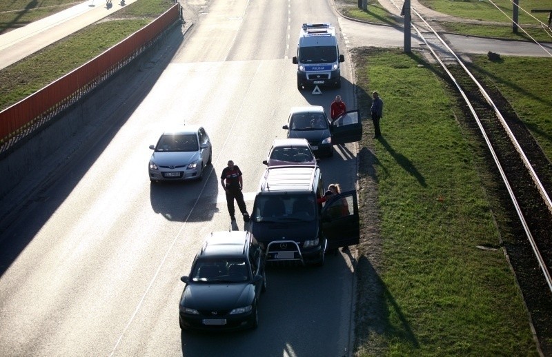 Kraksa trzech aut na Piłsudskiego