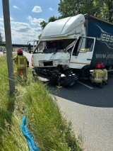 Fatalna kolizja na S86 w Sosnowcu. Ciężarówka wbiła się w barierę. Uwaga, droga jest nieprzejezdna! 