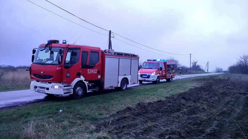 Młody kierowca stracił panowanie nad pojazdem i dachował w...