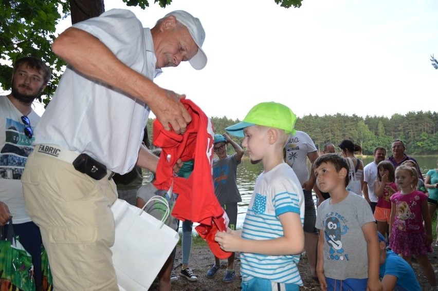 Zabawa z Wedką po raz 40! Młodzi suchedniowianie łowili ryby na Rejowie. Zobacz zdjęcia