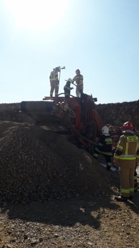 Pożar maszyny w kamieniołomie w Gnieździskach