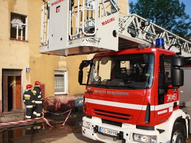 Trwa dogaszanie pożaru w kamienicy przy ul. Ogrodowej w Słupsku (na przeciwko byłego hotelu Rowokół). Na razie nie ma informacji, czy ktoś ucierpiał.