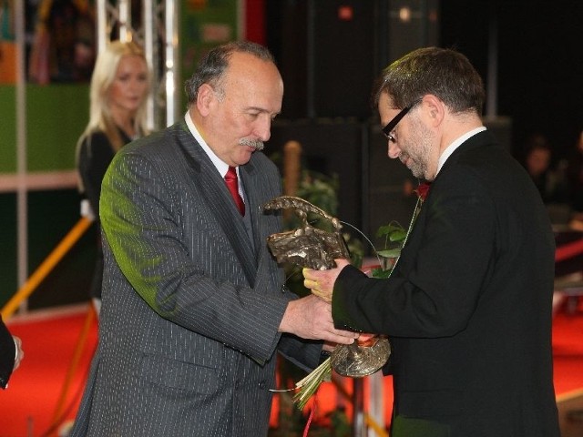 Zbigniew Pacelt, wielokrotny olimpijczyk wręczał podczas gali nagrody.