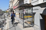 Przystanki niezgody. Z ulicy 1 Maja w Opolu znikną wiaty zasłaniające zabytkowe kamienice i sklepy [ZDJĘCIA]