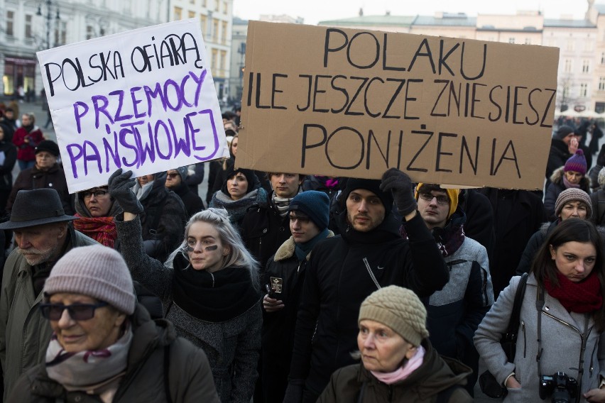 Czarny Protest - kobiety wyszły na ulice Krakowa [ZDJĘCIA, WIDEO]