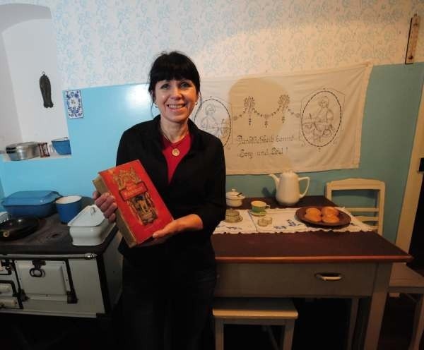 Brygida Raczkowska podarowała muzeum wiekową książkę...