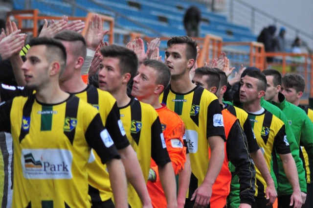 Piłkarze tarnobrzeskiej Siarki w sobotę zagrają ostatni ligowy mecz na własnym stadionie w 2015 roku.