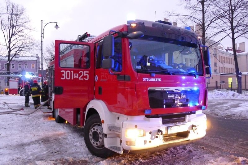 Lipowa: Pożar kamienicy. Paliła się sadza w kominie (zdjęcia)