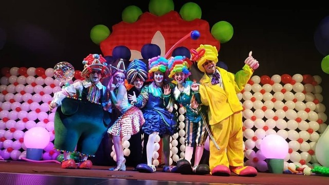 Interaktywne widowisko balonowe dla całej rodziny, czyli Funny Balls Show w Radomiu.