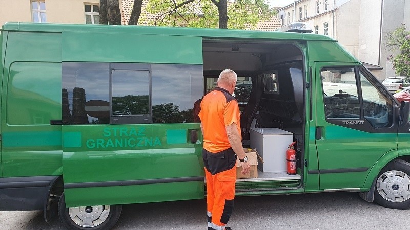 Warmińsko-mazurska Straż Graniczna przekazała alkohol z przestępstw medykom, strażakom i pracownikom prokuratury do dezynfekcji pomieszczeń