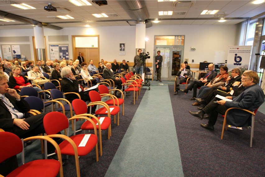 Konferencja otwierająca program monitoringu satelitarnego...