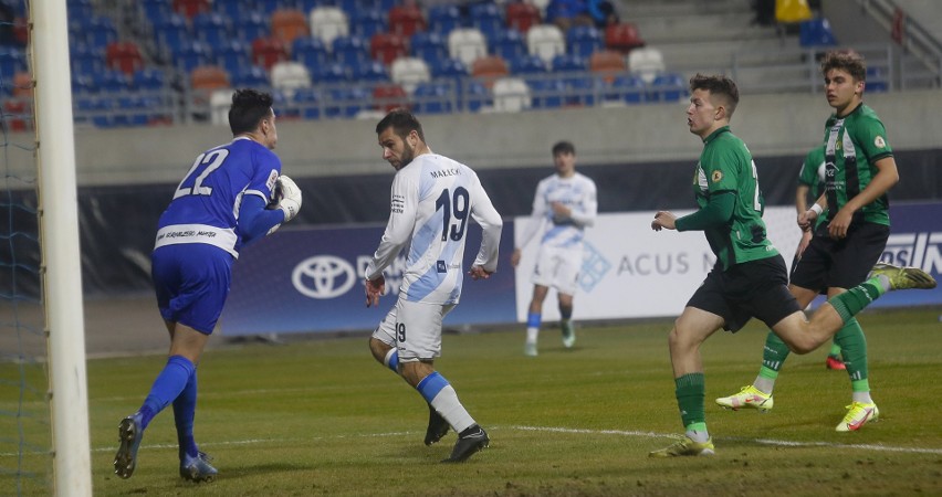 Stal Rzeszów u siebie pewnie pokonuje GKS Bełchatów 3:0.