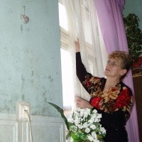 Danuta Majewska od lat próbuje walczyć z grzybem, pokrywającym ściany w całym jej mieszkaniu