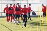 Korona Kielce na zgrupowaniu w tureckim Belek szlifuje formę na rundę wiosenną. We wtorek sparing z FK Aktobe. Zobacz zdjęcia