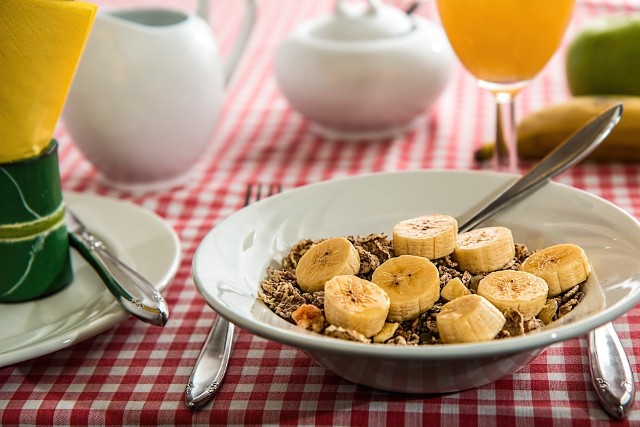 Śniadanie niesie ze sobą wiele korzyści dla organizmu na cały dzień
