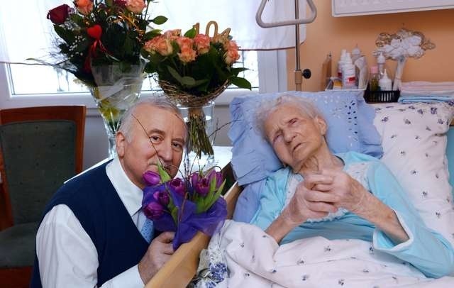 104 lata pani Jadwigi Karabasz-Nadobny. Na zdjęciu z synem Stanisławem