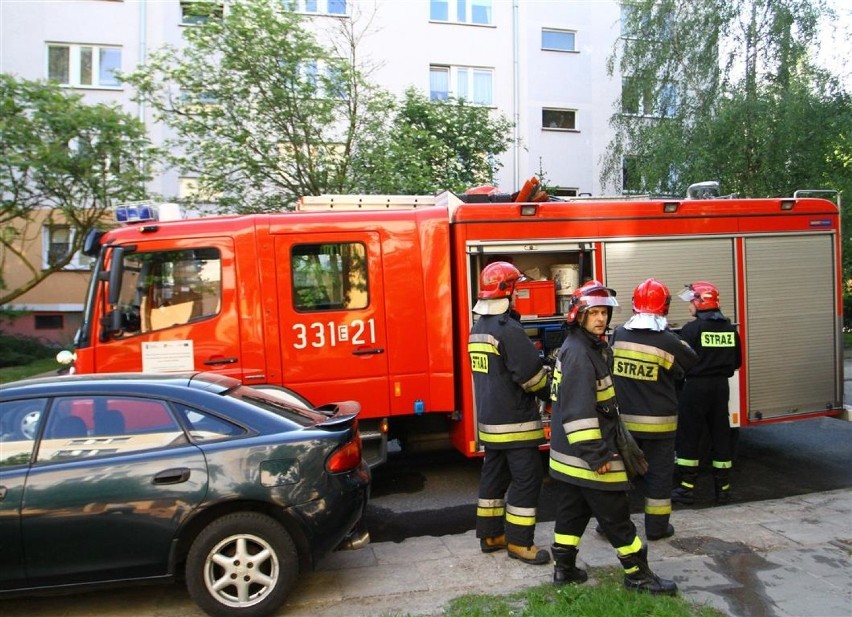 Pożar w Piotrkowie Trybunalskim. 4-latek zaprószył ogień na Wyspiańskiego [ZDJĘCIA]