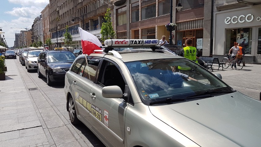 Protest taksówkarzy w Łodzi [ZDJĘCIA, WIDEO]