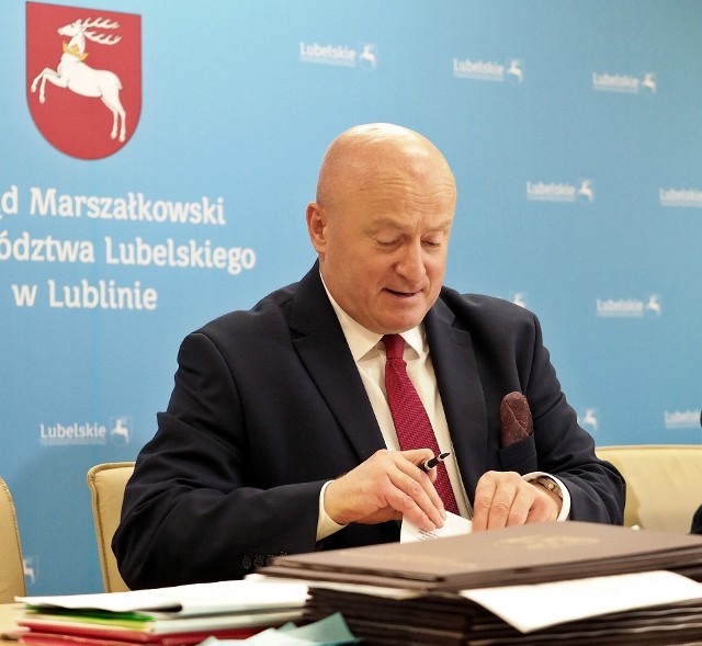 Jarosław Stawiarski, marszałek województwa od razu odniósł się do wypowiedzi Masiny, zapewniając, że fundusze UE dla lubelskiego są bezpieczne