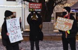 Strajk kobiet w Krośnie. Protestowały przeciwko orzeczeniu TK w sprawie aborcji [ZDJĘCIA]